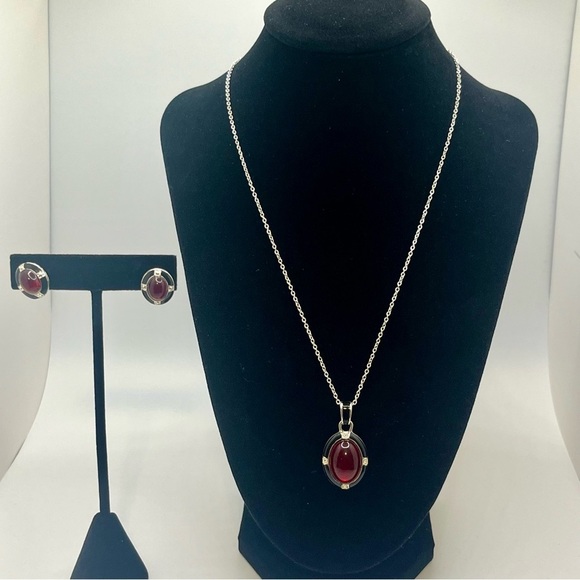 Avon Red Cabochon Necklace & Earring Set – New in Box, Silver-Tone Gift Set - Picture 5 of 8